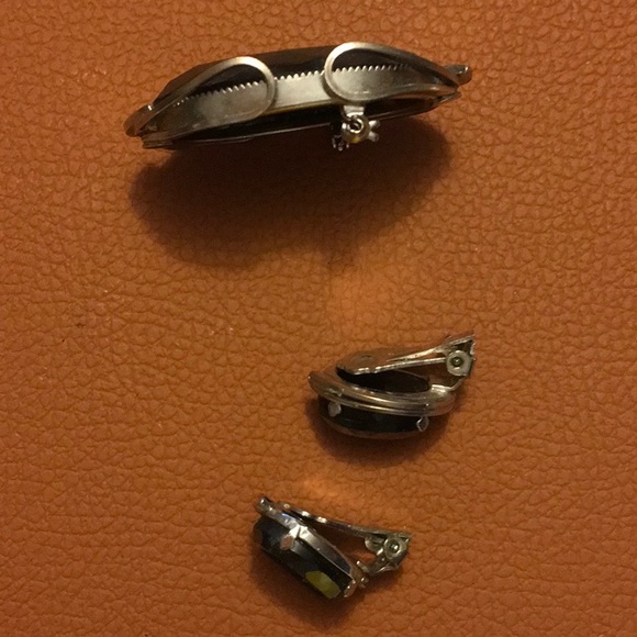 Reverse Cameo Brooch and Clip On Earings - Picture 3 of 6